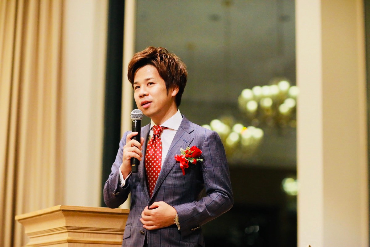 講演する菅原由一